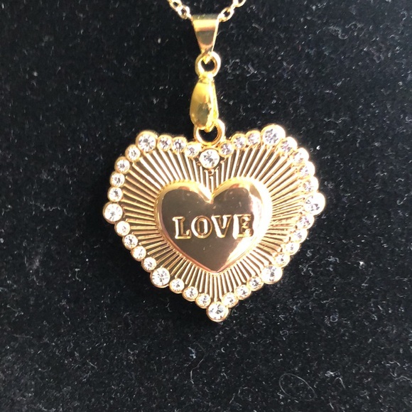 Gold Heart ❤️ Necklace - Picture 7 of 8